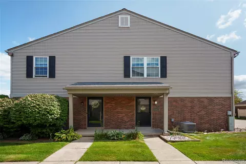 15811 N Franklin Dr, Clinton Township, MI 48038