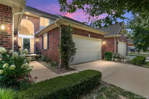 2156 Austin Dr, Shelby Township, MI 48316