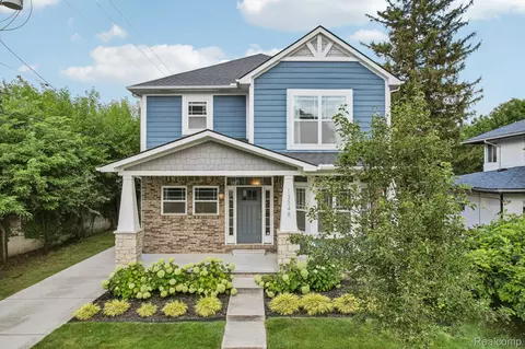 13348 Vernon Ave, Huntington Woods, MI 48070
