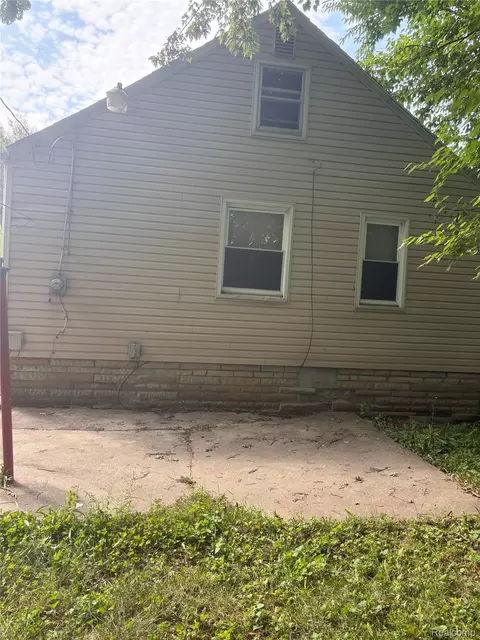 7551 Westminister Ave, Warren, MI 48091