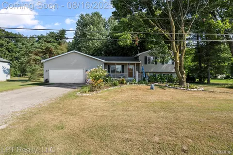 3180 Rolston Rd, Fenton, MI 48430