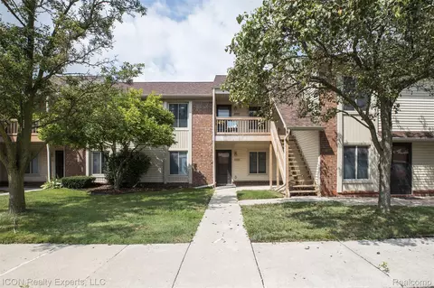 17917 Phyllis St, Roseville, MI 48066
