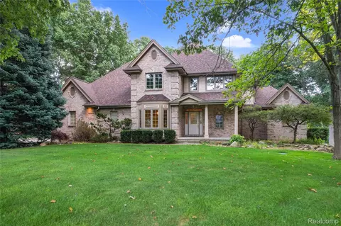 9065 Moonlight Bay, Pinckney, MI 48169