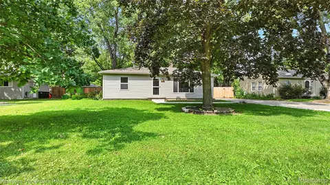 18531 Pershing St, Livonia, MI 48152
