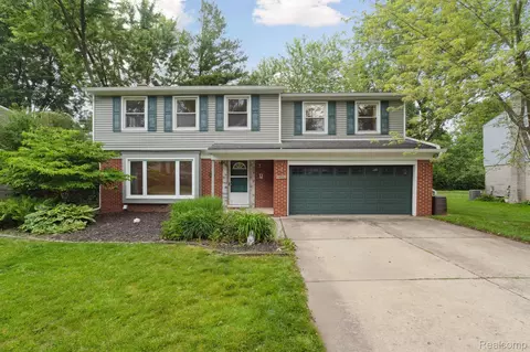 19581 Silver Spring St, Southfield, MI 48076