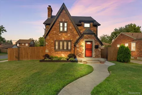 3605 Chatsworth St, Detroit, MI 48224