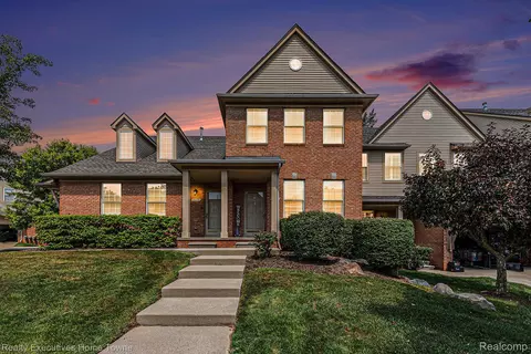 5187 Mesa Dr, Utica, MI 48316