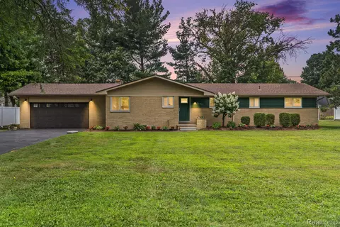 1206 Torpey Dr, Troy, MI 48083