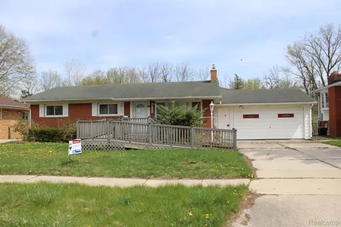 33185 Swallow Dr, Rockwood, MI 48173