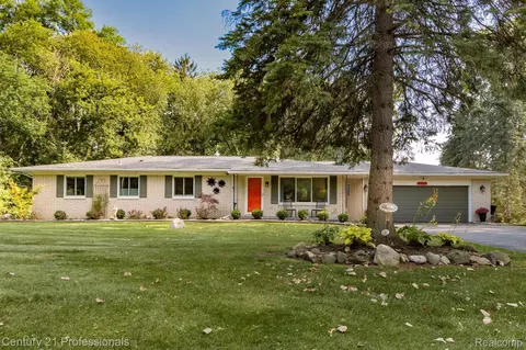 6905 W Church St, Independence, MI 48346