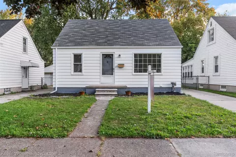 22021 Avalon Dr, Saint Clair Shores, MI 48080