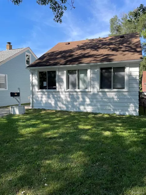15353 Sumner, Redford, MI 48239