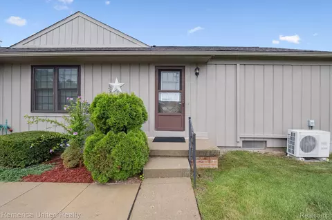 12493 Cambridge Blvd #44, Green Oak, MI 48178