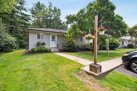 4521 Westbrook Dr, Jackson, MI 49201