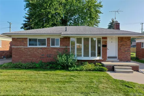 22612 Raymond Ct, Saint Clair Shores, MI 48082