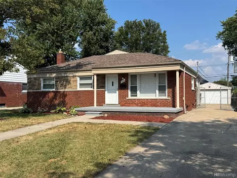 2699 Longmeadow Dr, Trenton, MI 48183