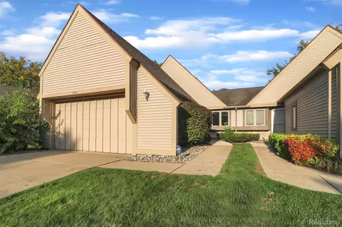 1109 Boulder Ct, Delta, MI 48917