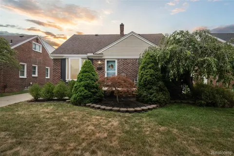 13541 Phelps St, Southgate, MI 48195