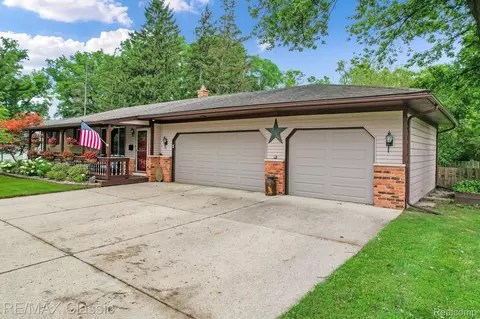 22410 Power Rd, Farmington, MI 48336