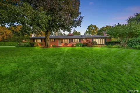 960 N Reading Rd, Bloomfield Hills, MI 48304