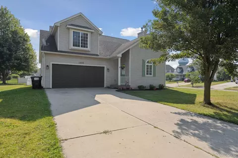 1230 Ashwood Ln, Oceola, MI 48843