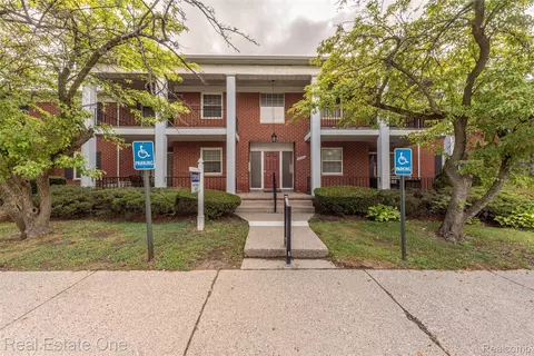 27630 W Echo Vly #221, Farmington Hills, MI 48334