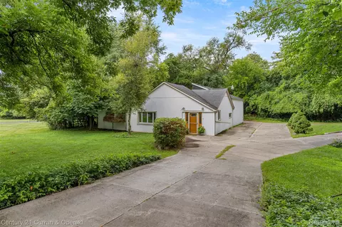 28405 Alycekay St, Farmington, MI 48334