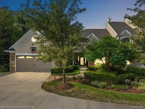 39412 Jasmine Cir, Northville, MI 48168