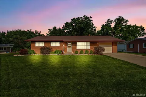 229 Brook Dr, Romeo, MI 48065