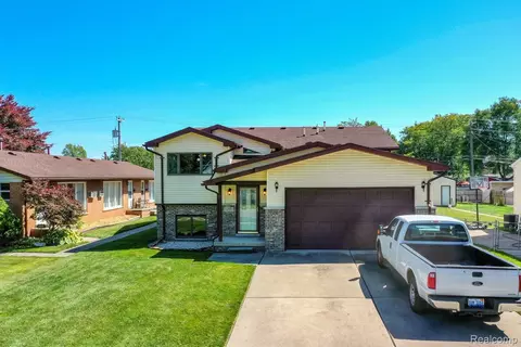 1235 Chestnut St, Wyandotte, MI 48192
