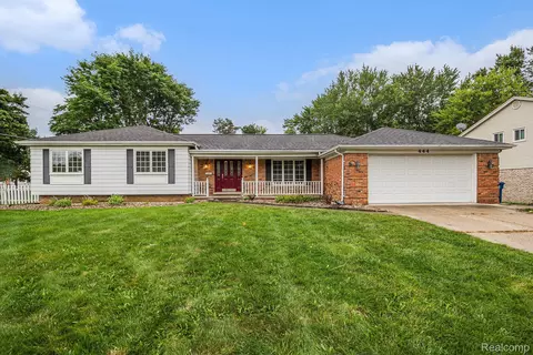 444 Boutell Dr, Grand Blanc, MI 48439