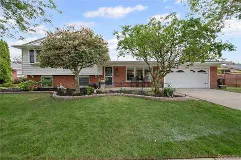1659 Boxford St, Trenton, MI 48183