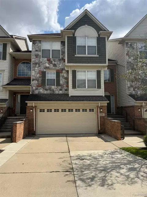 29 Lyons Ct, Dearborn, MI 48126