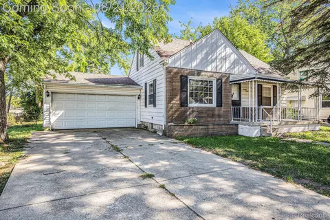 1920 Crestbrook Ln, Flint, MI 48507