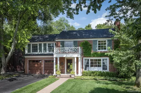 290 Chesterfield Ave, Birmingham, MI 48009