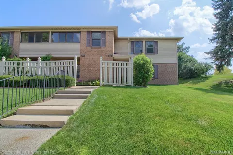 19637 Northridge Dr, Northville, MI 48167