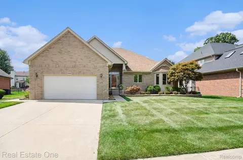 54149 Acadia Dr, Macomb, MI 48042