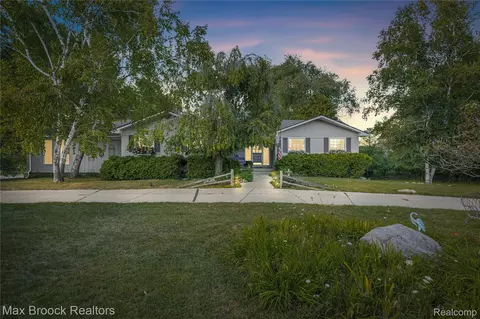 35550 Pleasant Valley Rd, Farmington Hills, MI 48331