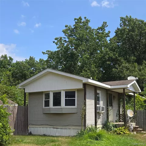 17169 Holly Shores Dr, Holly, MI 48442