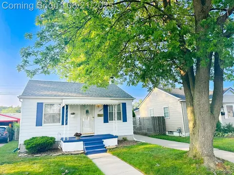 13044 Cunningham St, Southgate, MI 48195