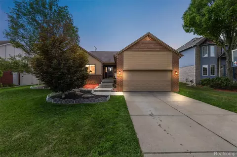 12862 Beechnut Dr, Sterling Heights, MI 48313