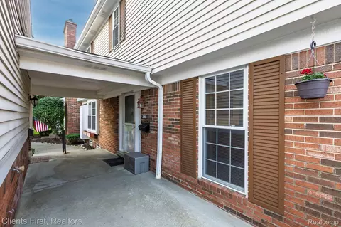 20809 W Glen Haven Cir, Northville, MI 48167