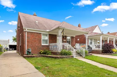 6035 Maple St, Dearborn, MI 48126