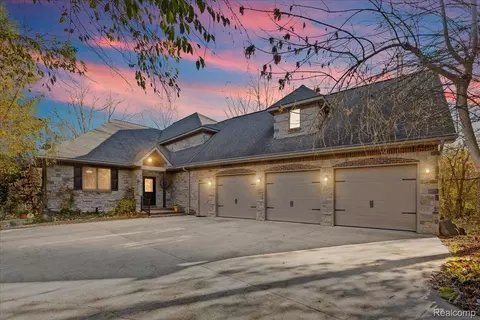 2215 Lily Ct, Davison, MI 48423