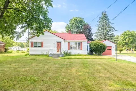 3490 N River Rd, Fort Gratiot, MI 48059