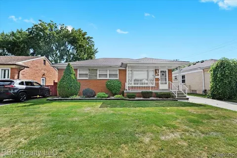 15761 Richmond St, Southgate, MI 48195