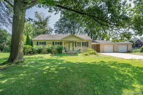 61960 Schoenherr Rd, Washington, MI 48094