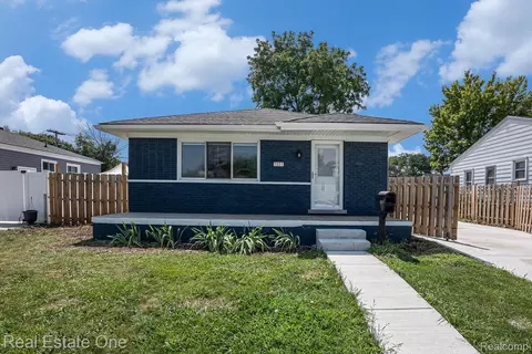 1027 Park Ave, Lincoln Park, MI 48146