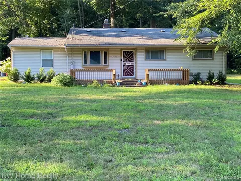 20286 Woodburn Dr, Southfield, MI 48075