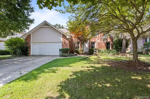 1709 Weyhill Dr, Wixom, MI 48393